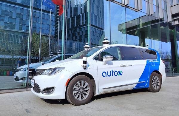 Autonómna taxislužba AutoX RoboTaxi.