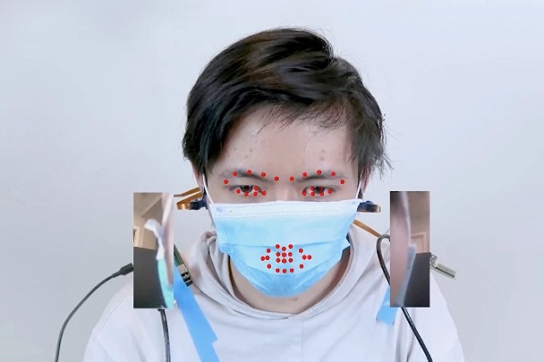 Technológia C-Face využíva dve kamery, ktoré zozadu snímajú líca osoby.