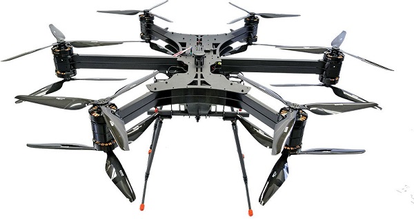 Konfigurovateľný dron xFold.
