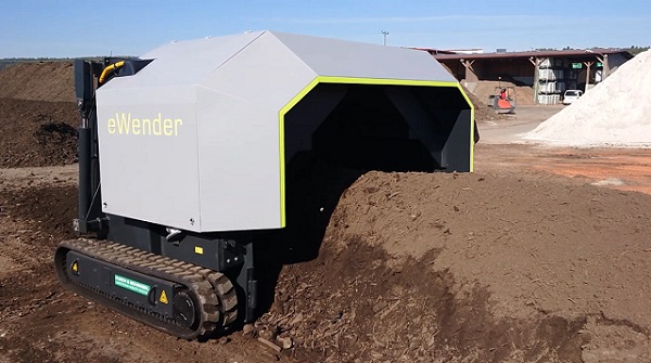 Stroj eWender pre autonómne prevracanie kompostu.