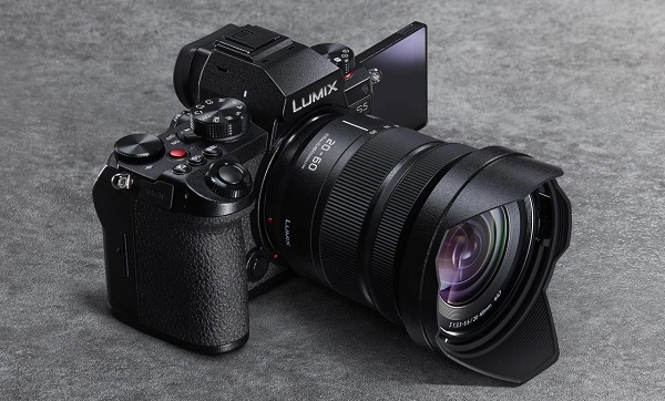 Bezzrkadlový full-frame fotoaparát Panasonic Lumix S5.