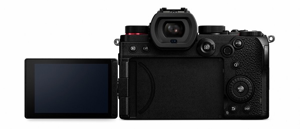 Bezzrkadlový full-frame fotoaparát Panasonic Lumix S5.