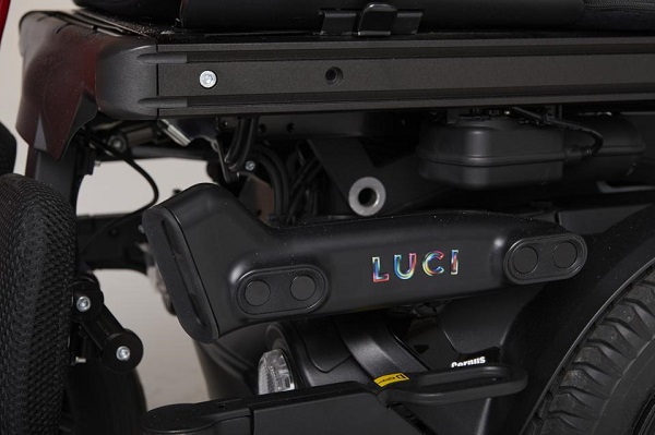 Jeden zo senzorických modulov LUCI, ktoré sú nainštalované na existujúcich elektrických invalidných vozíkoch.