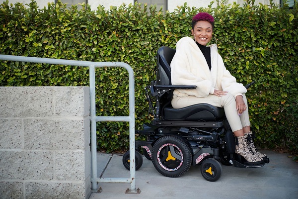 Systém LUCI pre prevenciu kolízií a zabránenie prevráteniu elektrického invalidného vozíka.