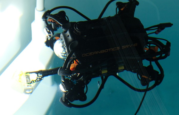 Profesionálny podvodný dron Oceanrobotics SRV-8 ROV.