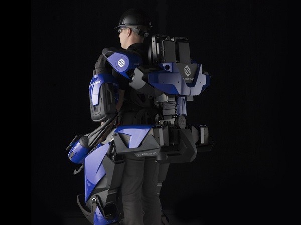 Výkonný exoskeleton Guardian XO od spoločnosti Sarcos Robotics.