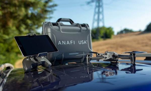 Profesionálny skladací dron Parrot Anafi USA.