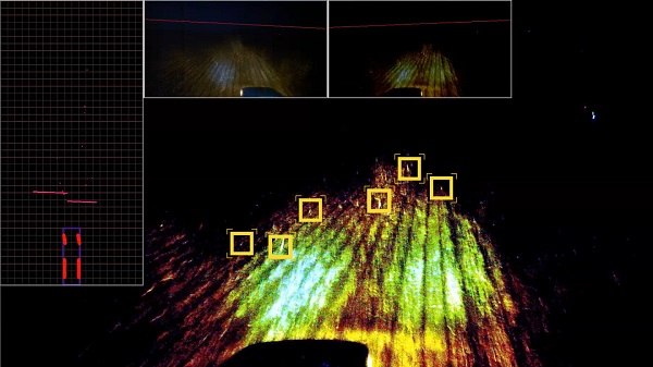 Autonómny riadiaci systém Cognitive Agro Pilot analyzuje živé zábery z kamery pomocou konvolučnej neurónovej siete.