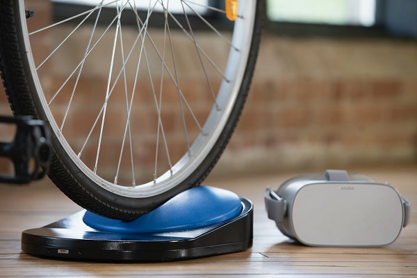 Systém Blync pre indoor cyklistiku v spojení s virtuálnou realitou.