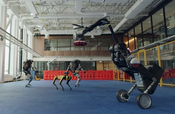 Roboty spoločnosti Boston Dynamics tancujú na známu pieseň "Do You Love Me?".