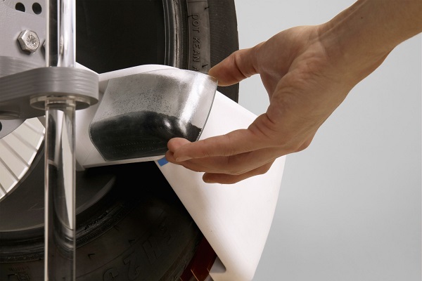 Prototyp zariadenia pre zber a zhromažďovanie mikročastíc odštiepenej gumy z pneumatík.