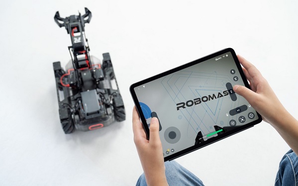 Štvorkolesový vzdelávací robot RoboMaster EP Core.