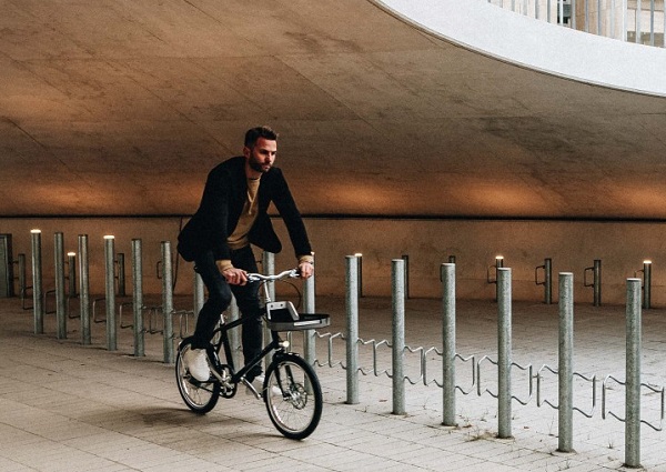 Mestský elektrický bicykel Movea E-motion.