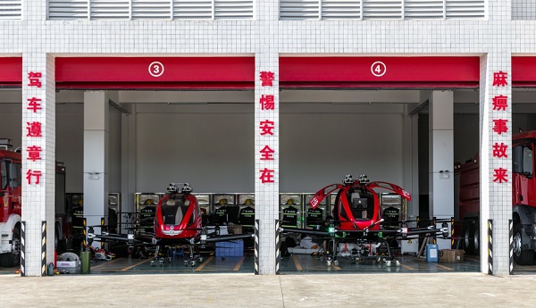 Autonómny hasičský dron EHang 216F.