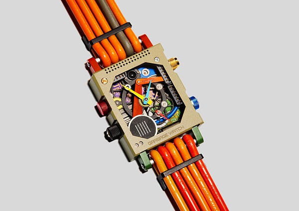 Garbage Watch: Hodinky vyrobené z elektronického odpadu.