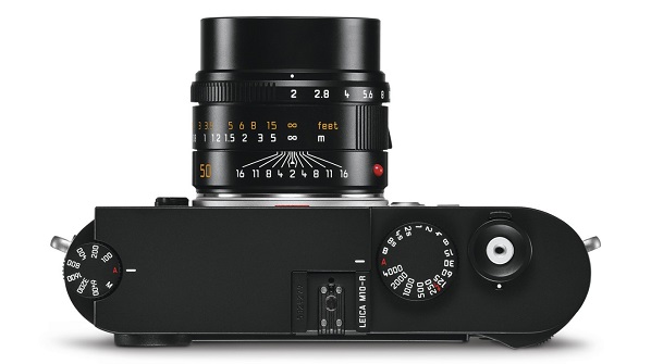 Diaľkomerový full-frame fotoaparát Leica M10-R.