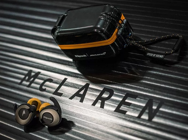 Úplne bezdrôtové slúchadlá do uší Klipsch T5 II True Wireless Sport McLaren Edition.