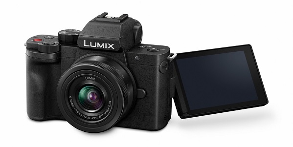 Bezzrkadlový fotoaparát Panasonic Lumix G100 pre vlogerov.
