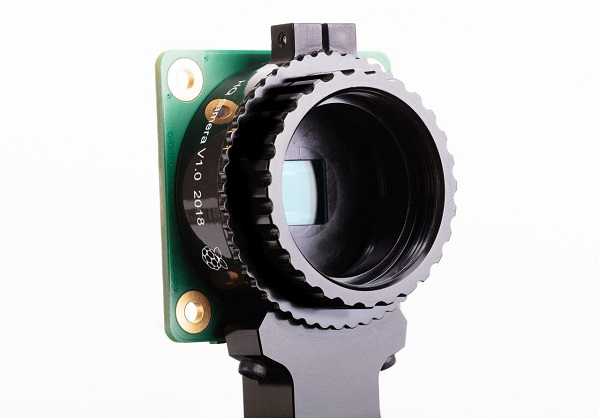 Nový kamerový modul Raspberry Pi High Quality Camera s podporou vymeniteľných objektívov.