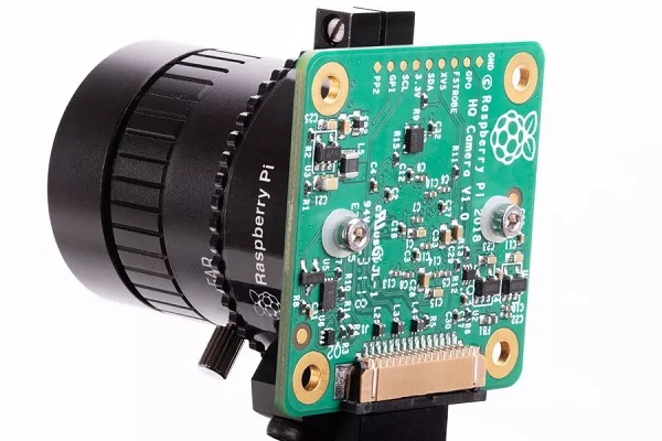 Nový kamerový modul Raspberry Pi High Quality Camera s podporou vymeniteľných objektívov.