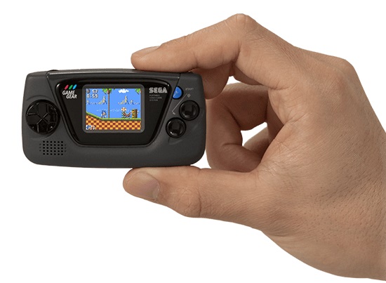 Miniatúrna herná konzola Sega Game Gear Micro.