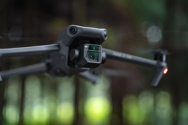 Profesionálny dron DJI Mavic 3.