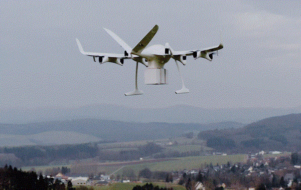 Plne elektrický doručovací dron Wingcopter 198 v akcii.