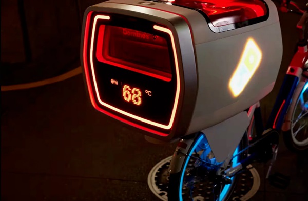 Donáškový elektrický bicykel s integrovanou rúrou Domino's Pizza dXb.