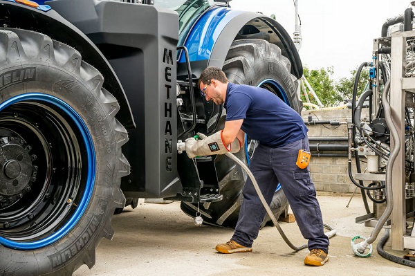 New Holland T7 Methane Power LNG: traktor poháňaný kravským hnojom.