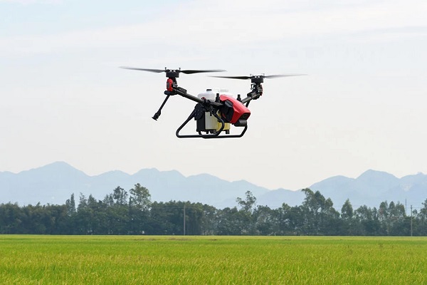 Poľnohospodársky dvojrotorový dron XAG V40.