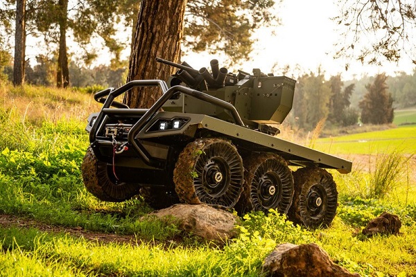 Autonómne elektrické vojenské vozidlo Rook.