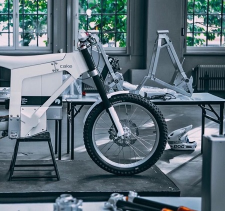 Spoločnosť Cake dúfa, že prírodný kompozit PaperShell nahradí plastové komponenty používané v jej elektrických motocykloch.