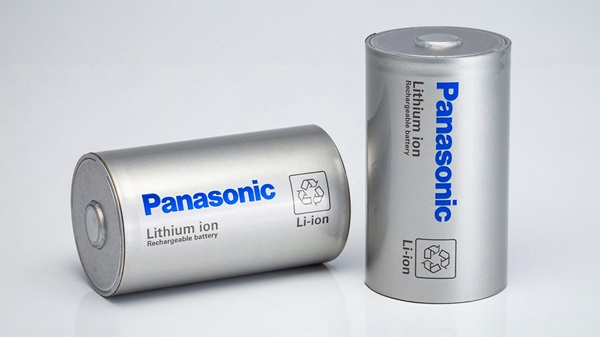 Dlho očakávaná lítium-iónová batéria 4680 spoločnosti Panasonic pre elektromobily sa začne sériovo vyrábať.