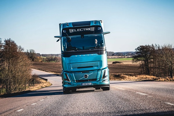 Elektrické nákladné vozidlo Volvo FH s dlhým dojazdom.