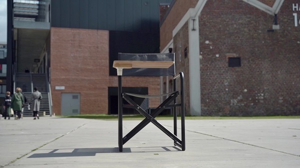 Prenosná pracovná stanica v podobe skladacej stoličky Chair.