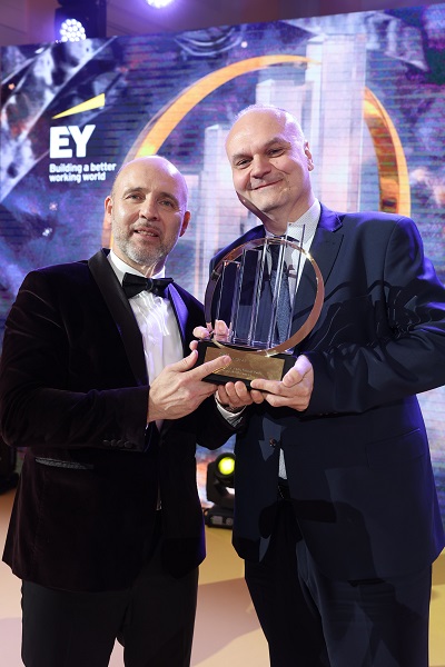 Držiteľom titulu EY Podnikateľ roka 2021 Slovenskej republiky sa stali Branislav Cvik a Ľubomír Vančo zo spoločnosti Banskobystrický pivovar, a.s.