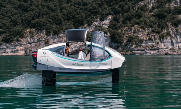 E-hydrofoil vodný taxík Smart Bubble.