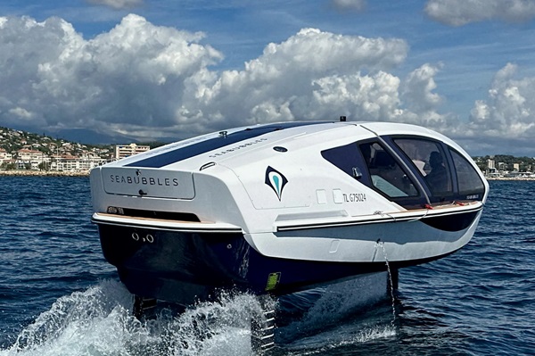 E-hydrofoil vodný taxík Smart Bubble.