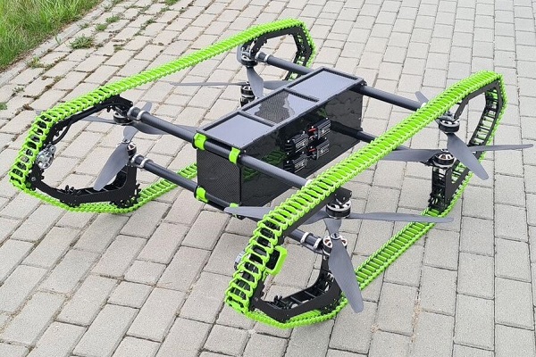 Hybridný dron HUUVER.