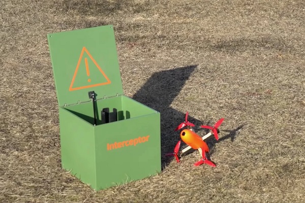 Každý zo stíhacích dronov Drone Interceptor by mohol byť uložený vo vlastnom štartovacom boxe.
