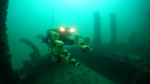 Systém M2NS zahŕňa dve robotické ramená Sapien Sea Class od spoločnosti RE2 Robotics namontovaných na VideoRay Defender ROV.