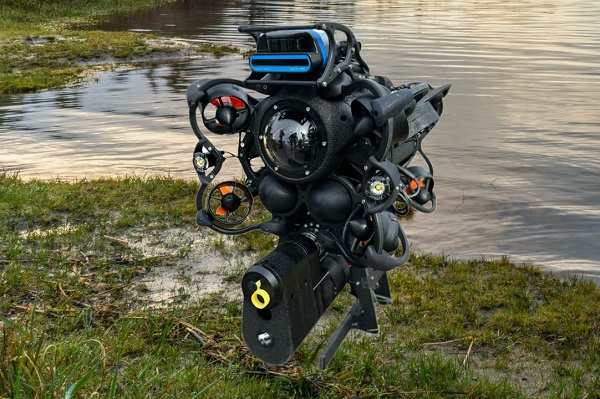 Podvodný dron Oceanbotics SRV-8 MDV je vybavený modulom na detonáciu mín Viper MDS (zariadenie so žltým uzáverom v spodnej časti).