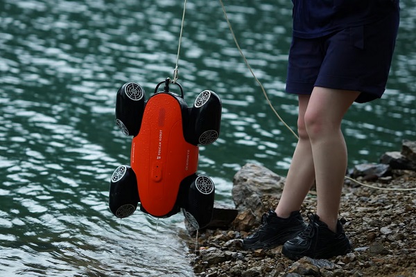 Podvodný dron OceanEye.