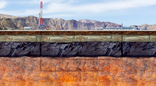 Projekt v Nevade využíva pár dlhých horizontálnych potrubí hlboko pod zemou, medzi ktorými je časť tlakovo rozlámanej horniny.