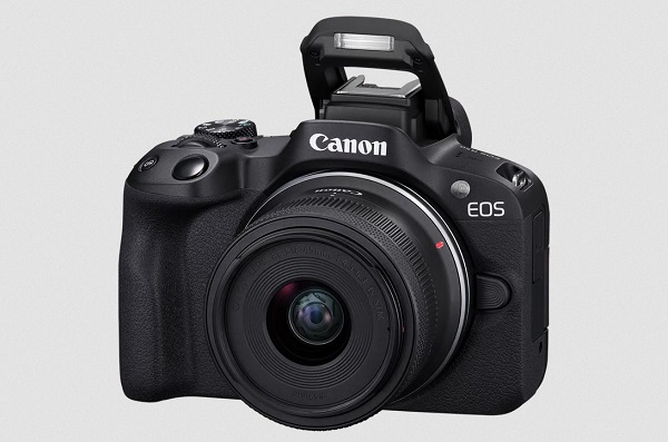 Bezzrkadlový fotoaparát Canon EOS R50.