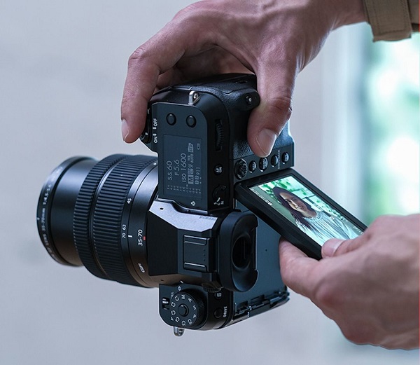 Kompaktný bezzrkadlový fotoaparát stredného formátu Fujifilm GFX50S II.