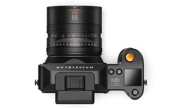 Bezzrkadlový fotoaparát stredného formátu Hasselblad X2D 100C.