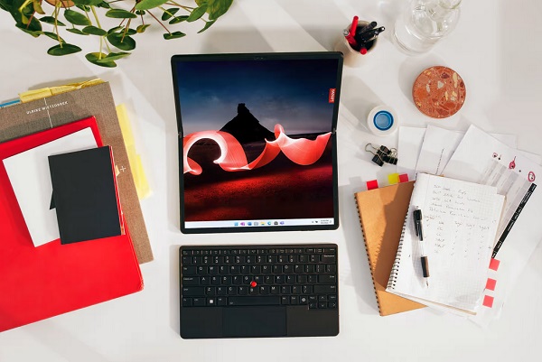 Druhá generácia skladacieho notebooku Lenovo ThinkPad X1 Fold.