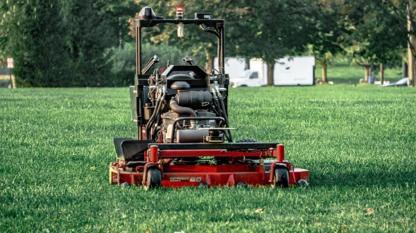 Robotický systém pre komerčné kosačky na trávu Dexter.