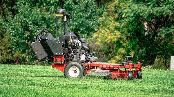 Robotický systém pre komerčné kosačky na trávu Dexter.